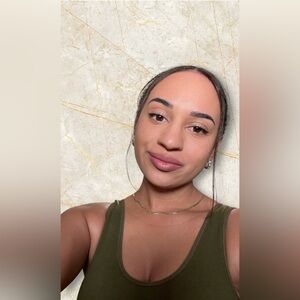 Meet your Posher, Kiana